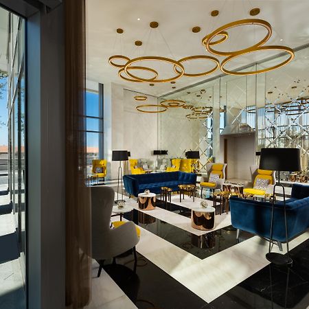 Millennium Atria Business Bay Aparthotel Dubai Luaran gambar The interior of the lounge