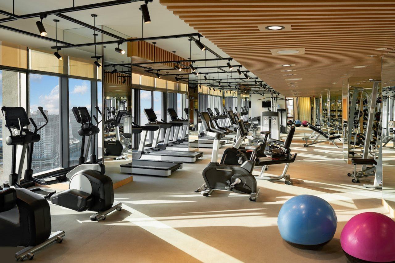 Millennium Atria Business Bay Aparthotel Dubai Luaran gambar The gym at the hotel