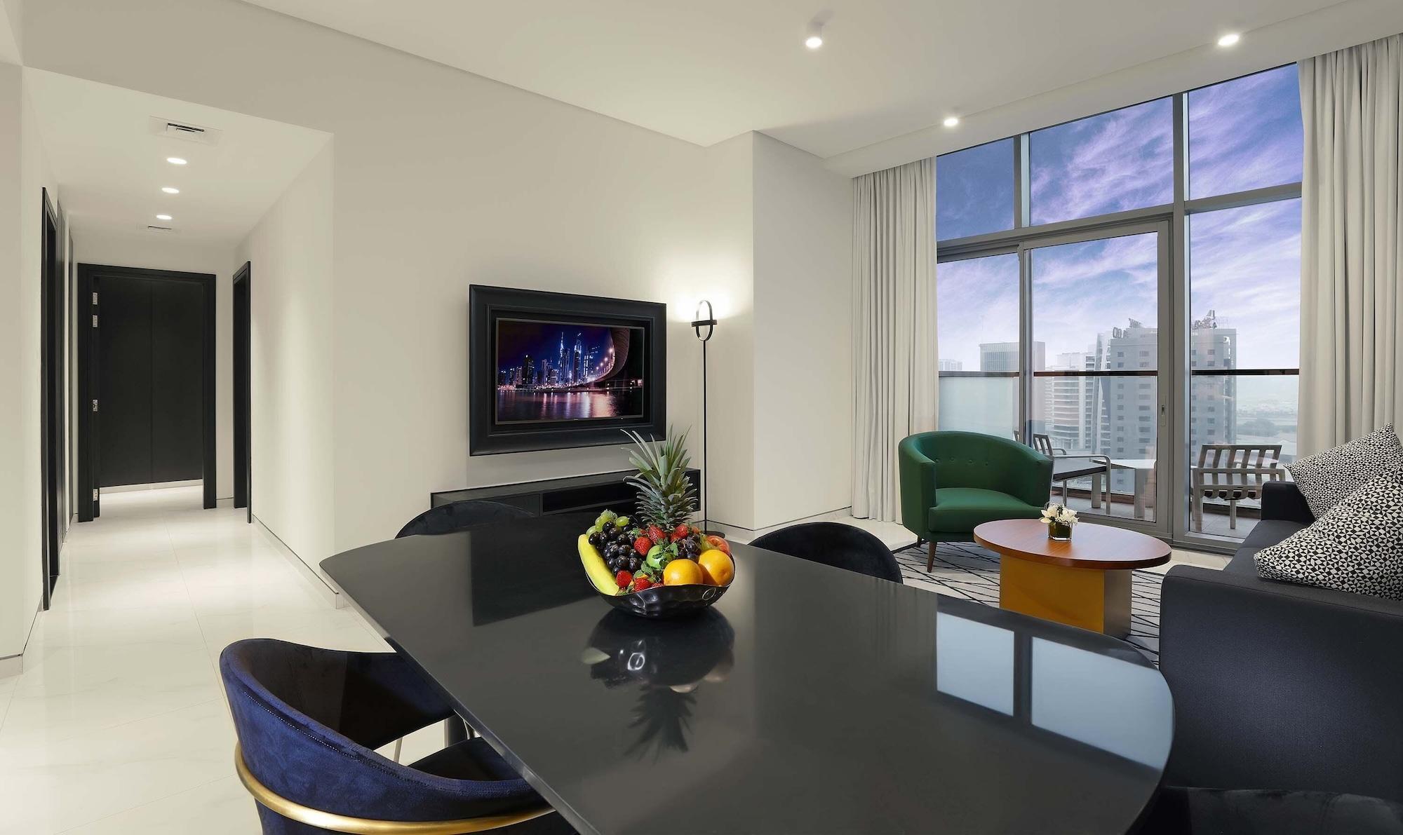 Millennium Atria Business Bay Aparthotel Dubai Luaran gambar A suite at the hotel