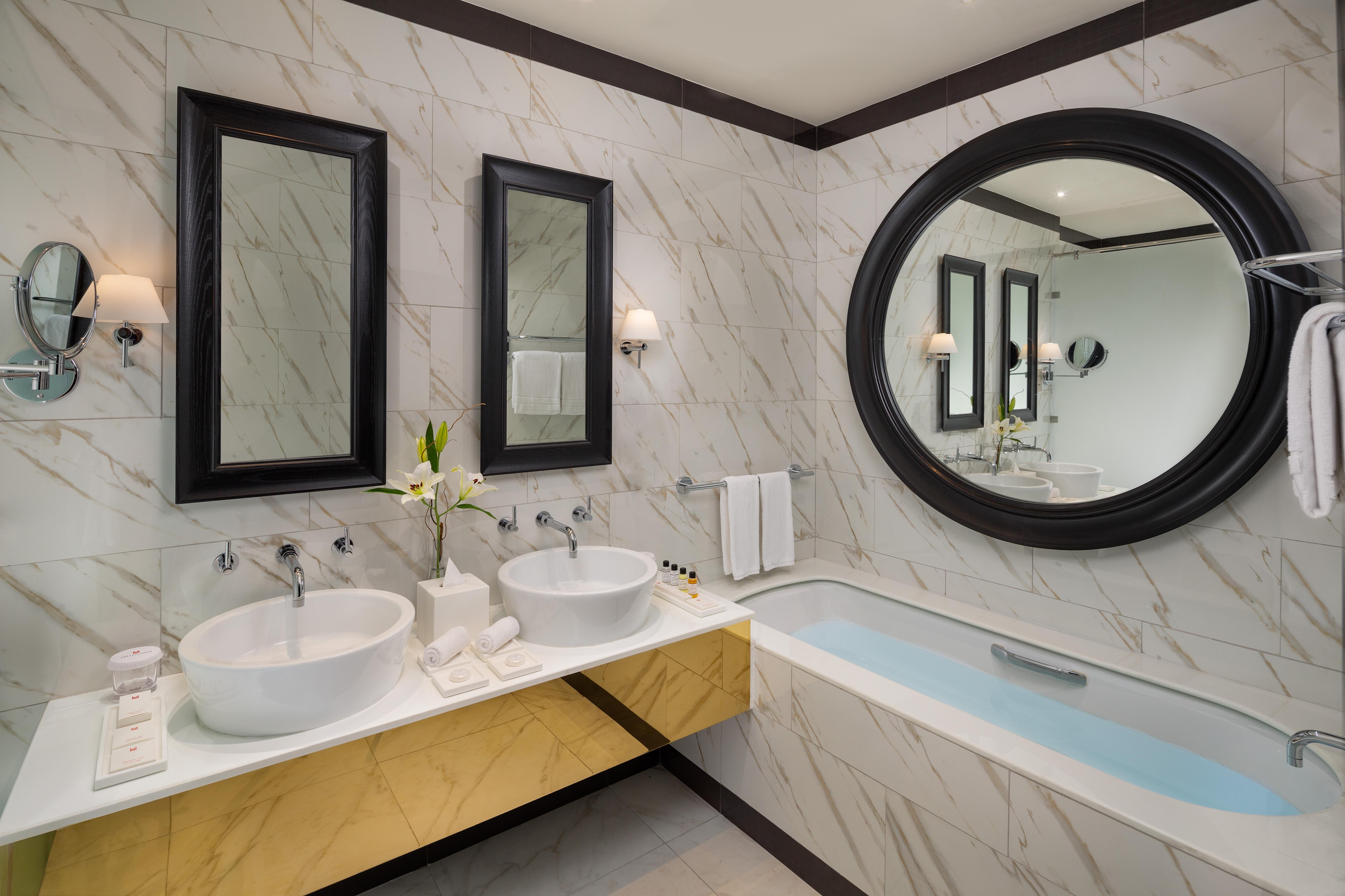 Millennium Atria Business Bay Aparthotel Dubai Luaran gambar Bathroom
