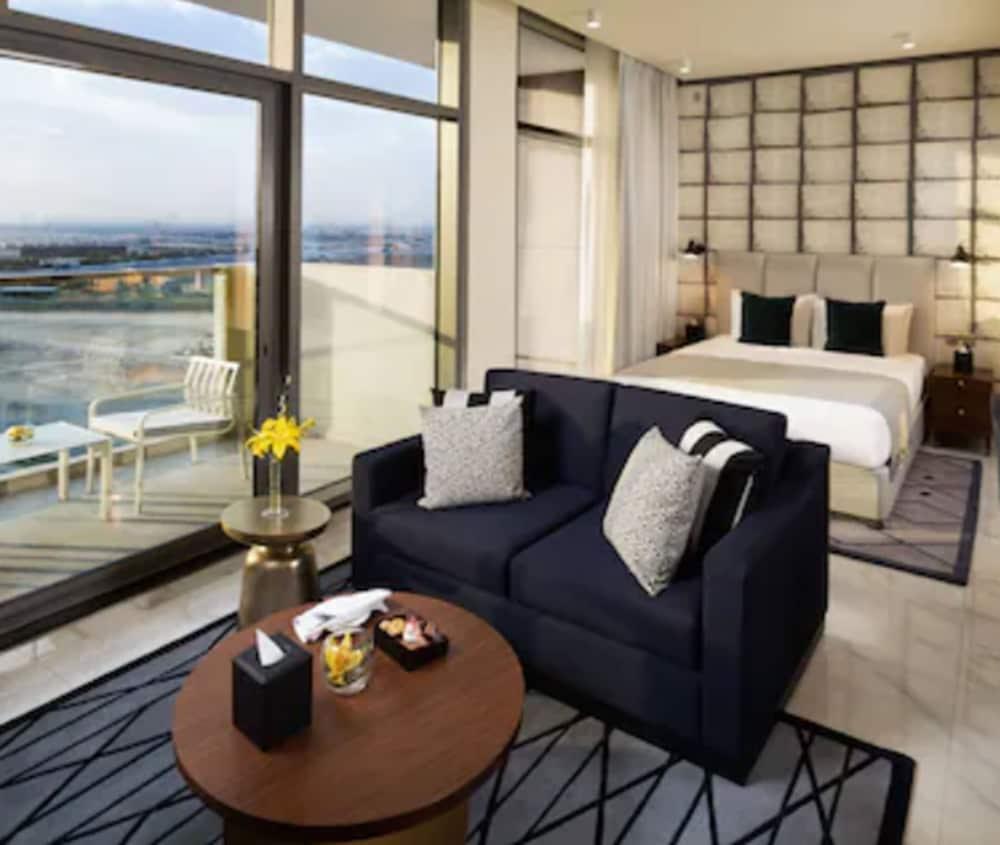 Millennium Atria Business Bay Aparthotel Dubai Luaran gambar A suite at the hotel