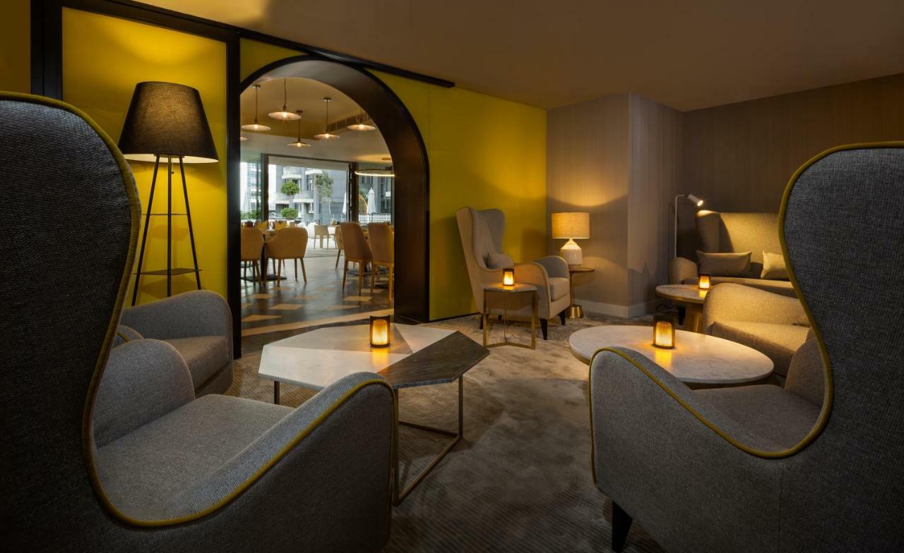 Millennium Atria Business Bay Aparthotel Dubai Luaran gambar The lounge at the hotel